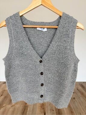 NWOT - Double Zero Grey V-Neck Button Front Sweater Vest